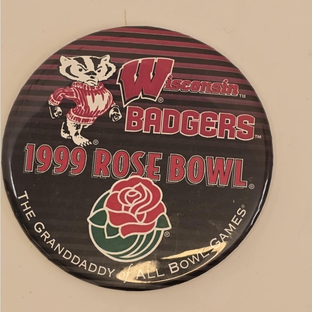 Vintage 1999 Rose Bowl Wisconsin Badgers Pin